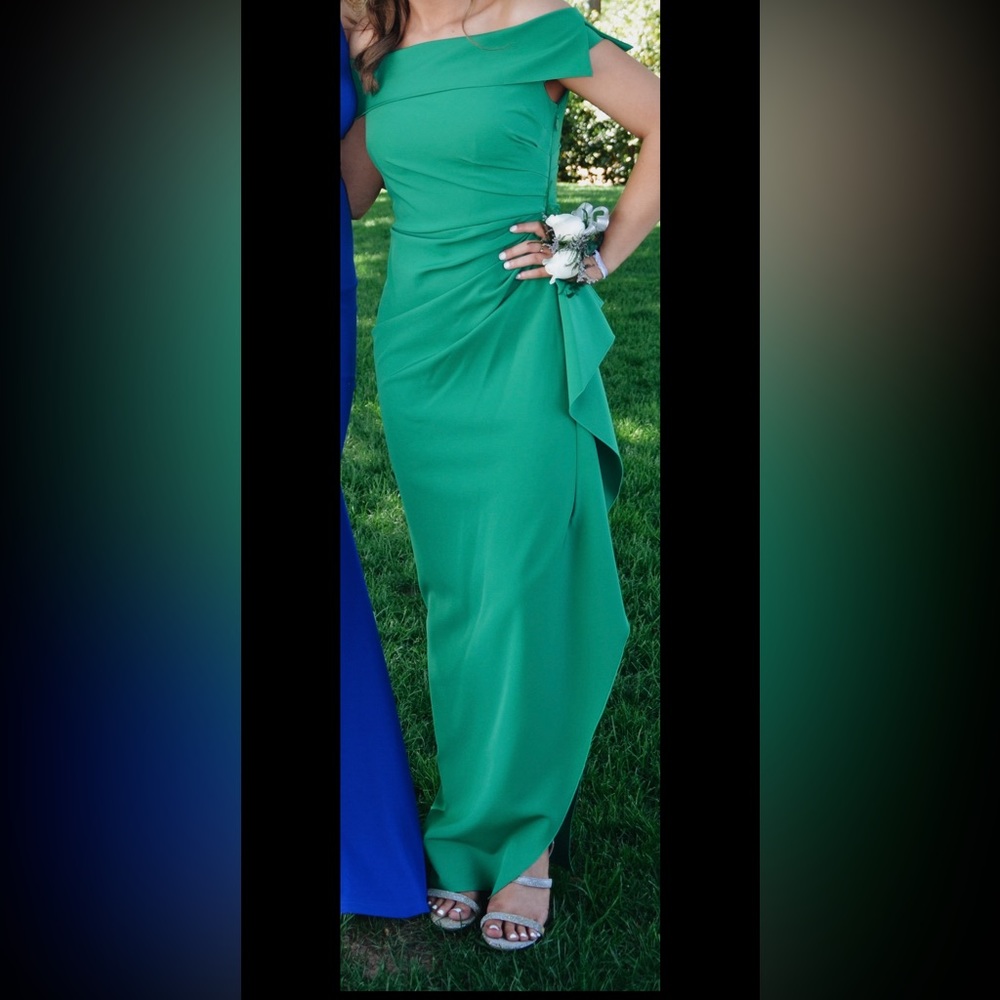 Gorgeous, eye-catching kelly green off the shoulder dress.